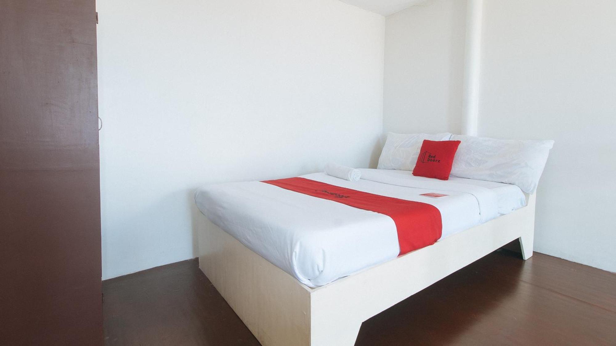 Reddoorz At Goldentown Hotel Davao City Bagian luar foto